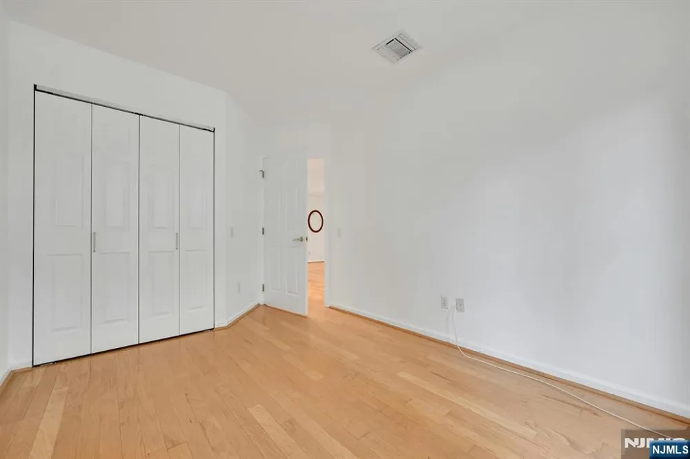 189 Forest 213 Paramus, NJ 07652