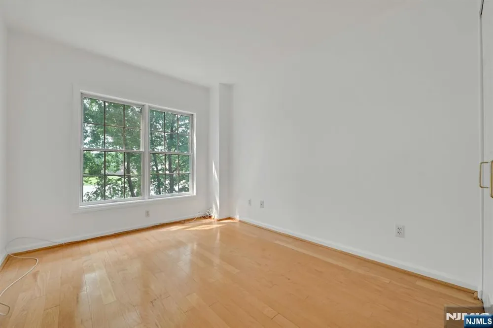 189 Forest 213 Paramus, NJ 07652