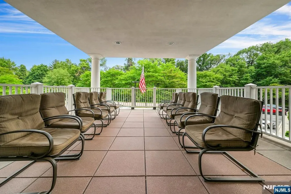 189 Forest 213 Paramus, NJ 07652