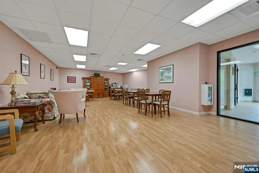 189 Forest 213 Paramus, NJ 07652