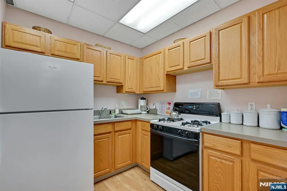 189 Forest 213 Paramus, NJ 07652