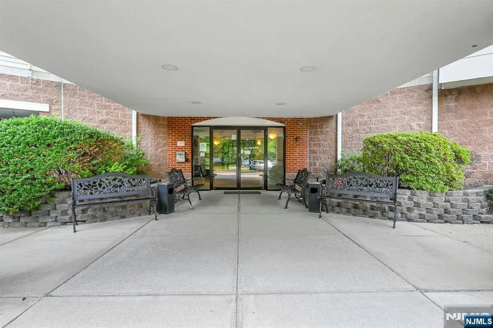 189 Forest 213 Paramus, NJ 07652