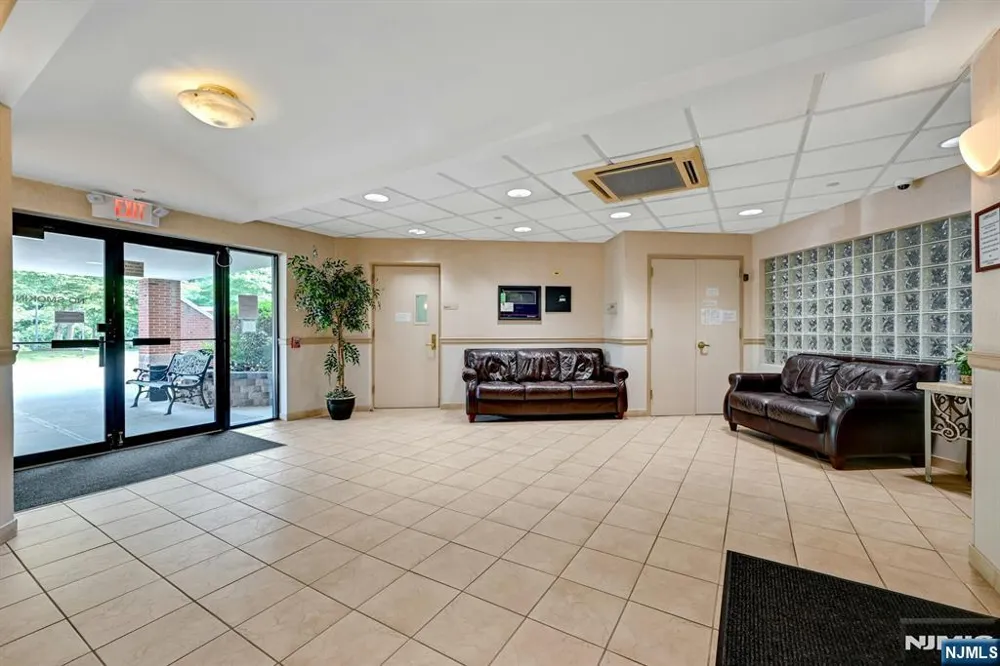 189 Forest 213 Paramus, NJ 07652