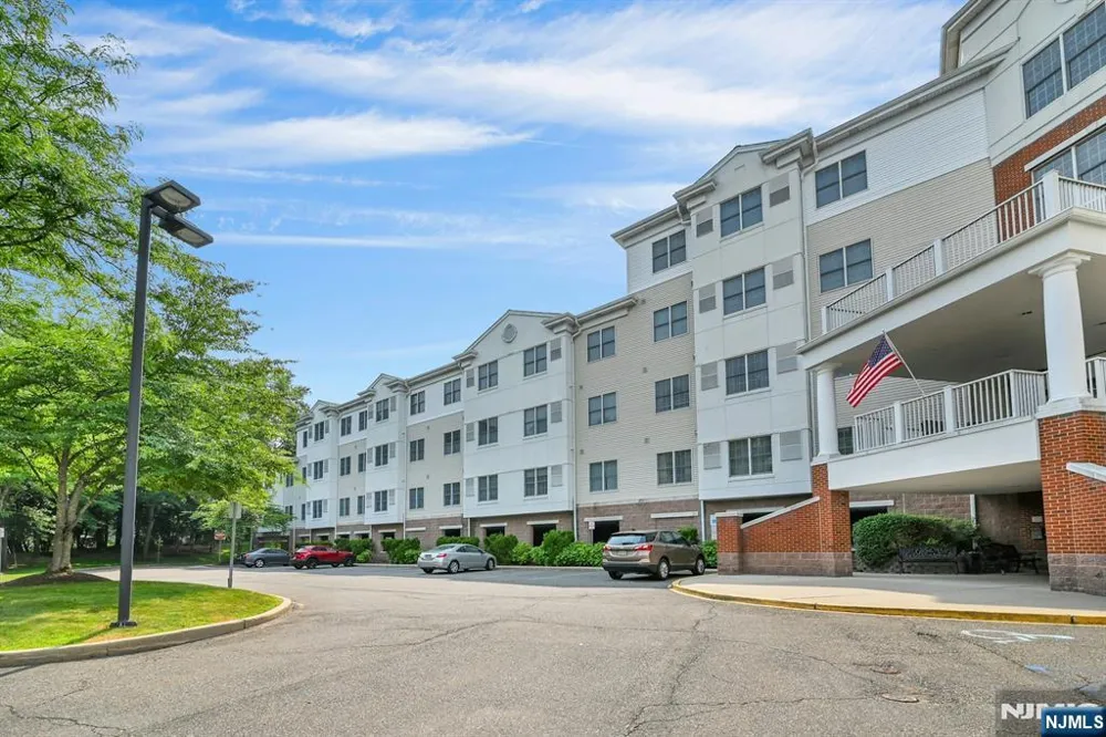 189 Forest 213 Paramus, NJ 07652
