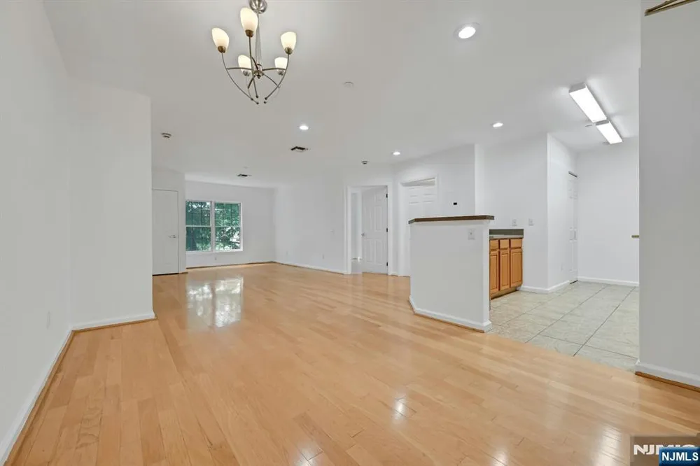 189 Forest 213 Paramus, NJ 07652