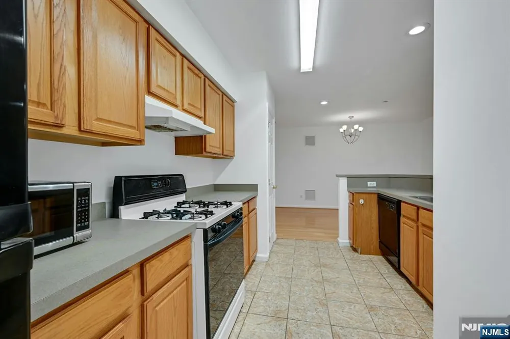 189 Forest 213 Paramus, NJ 07652