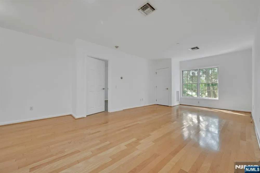 189 Forest 213 Paramus, NJ 07652