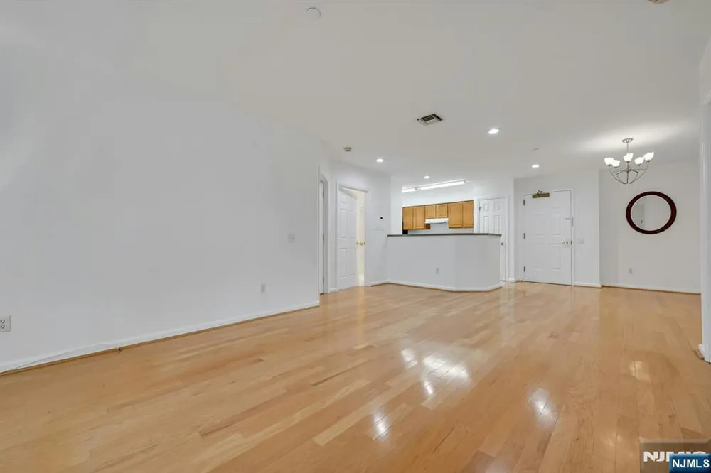 189 Forest 213 Paramus, NJ 07652
