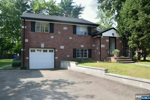 46 Newcomb Road