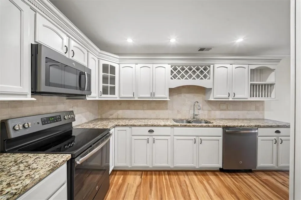 110 Great Oaks Lane Roswell, GA 30075