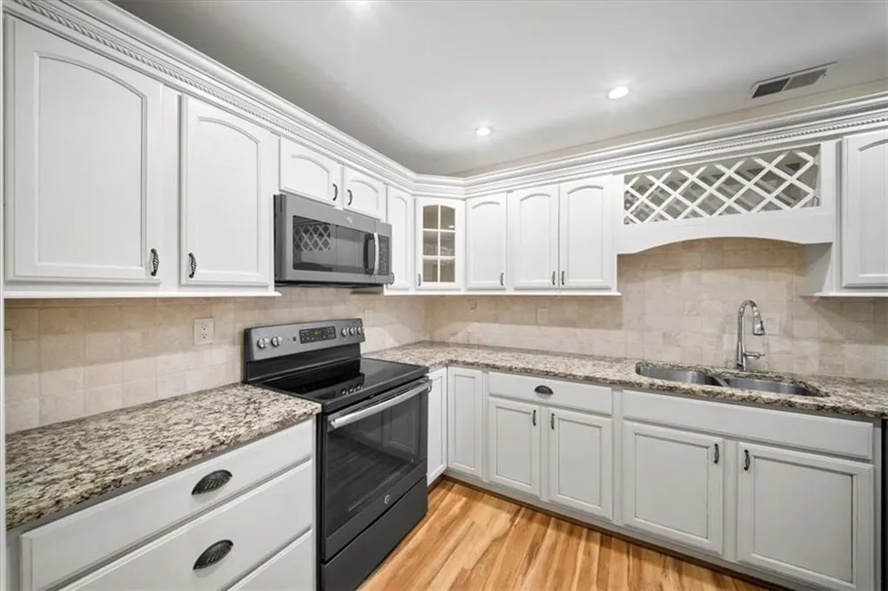 110 Great Oaks Lane Roswell, GA 30075
