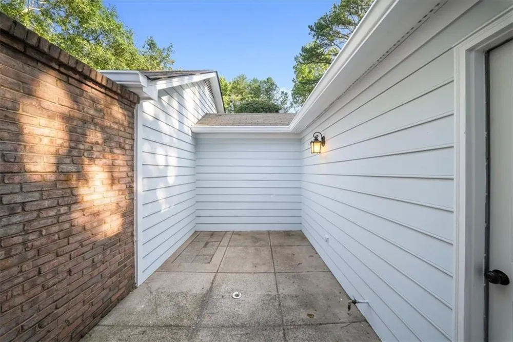 110 Great Oaks Lane Roswell, GA 30075
