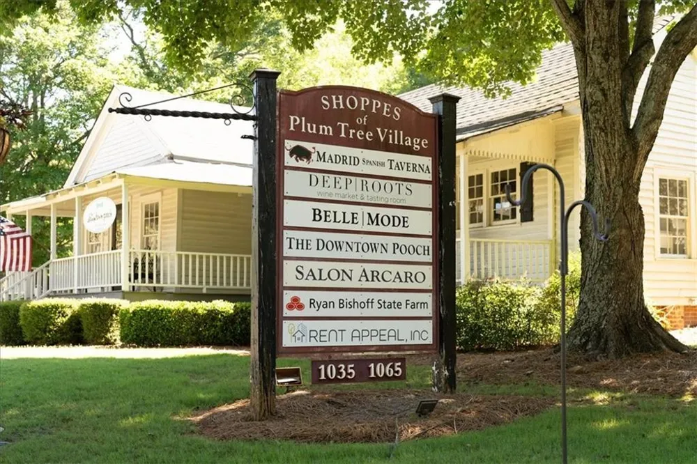 110 Great Oaks Lane Roswell, GA 30075