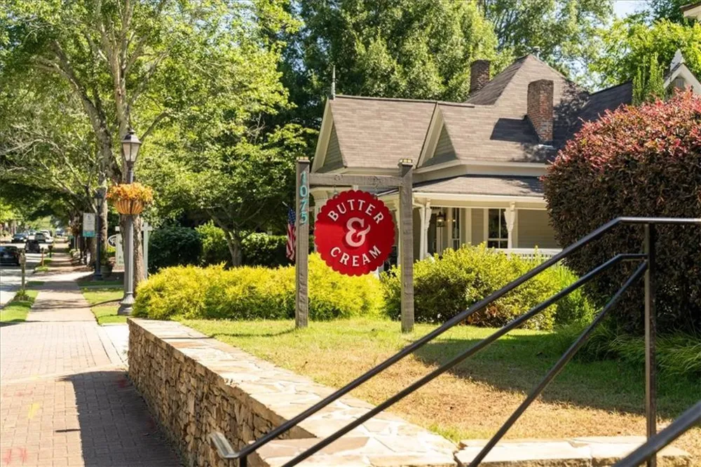110 Great Oaks Lane Roswell, GA 30075