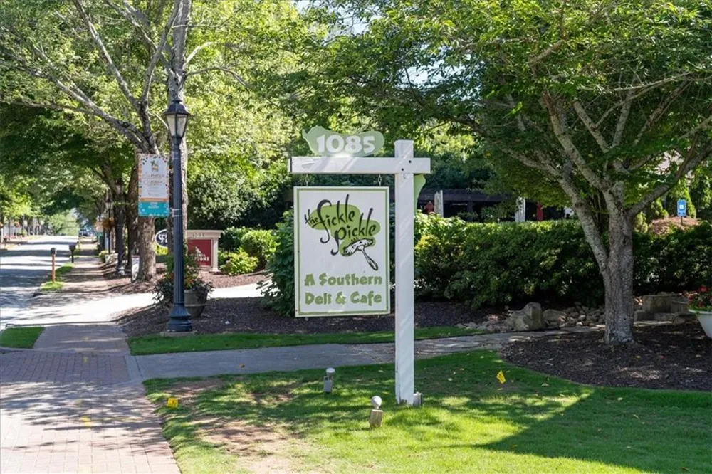 110 Great Oaks Lane Roswell, GA 30075