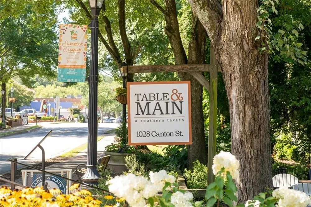 110 Great Oaks Lane Roswell, GA 30075