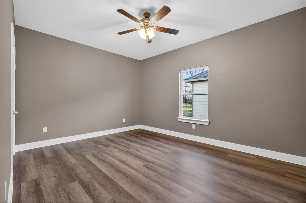 512 SW 15th Street Mineral Wells, TX 76067