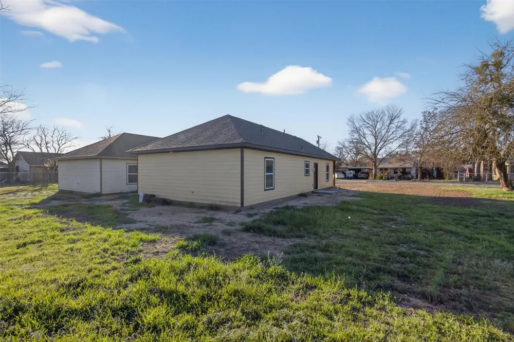 512 SW 15th Street Mineral Wells, TX 76067