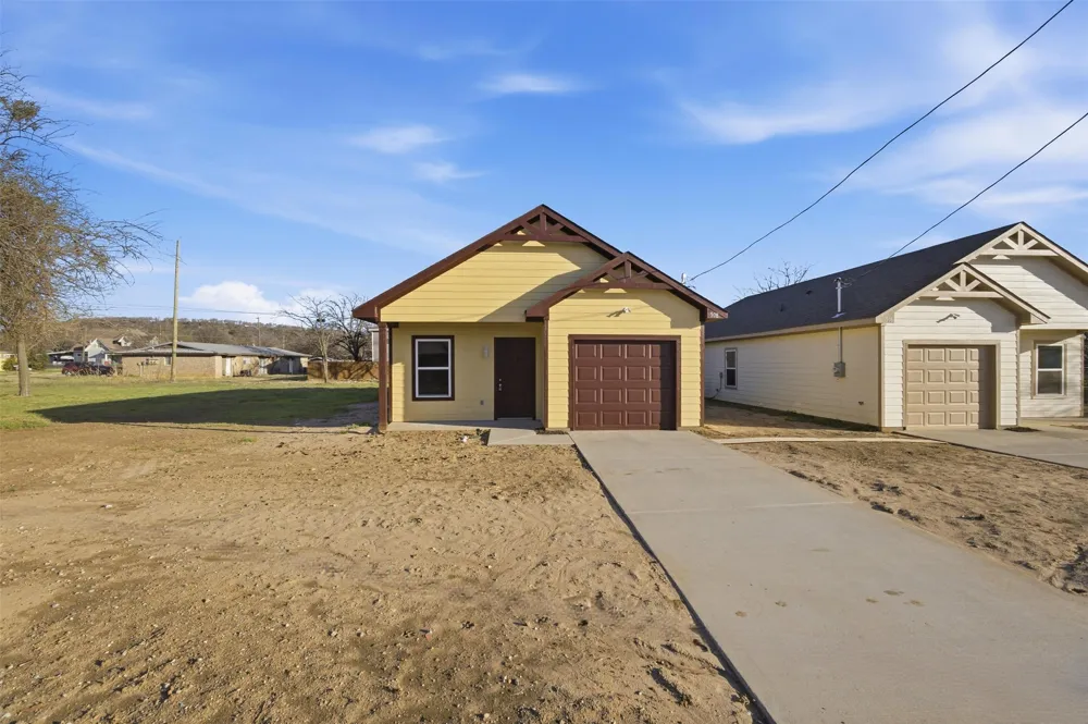 512 SW 15th Street Mineral Wells, TX 76067