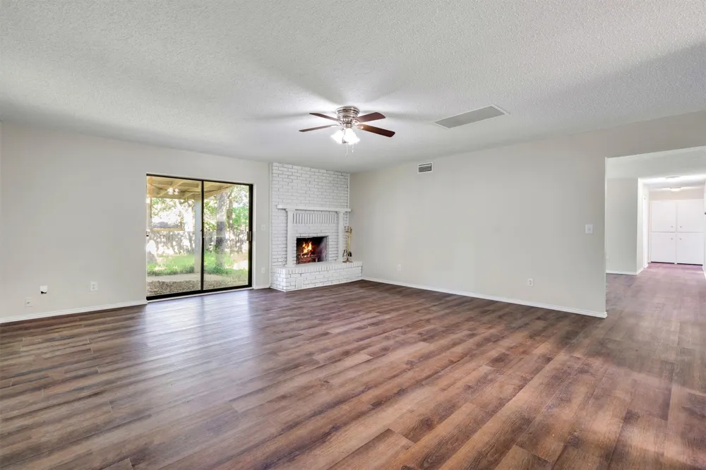 209 Mistletoe Lane Keene, TX 76059