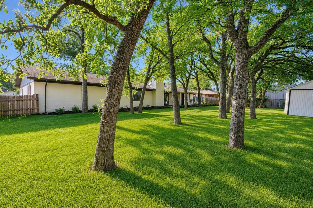 209 Mistletoe Lane Keene, TX 76059