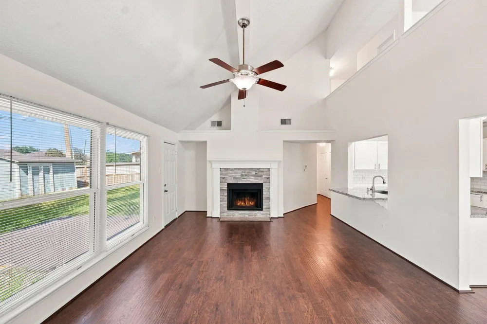 4119 Bentley Drive Pearland, TX 77584