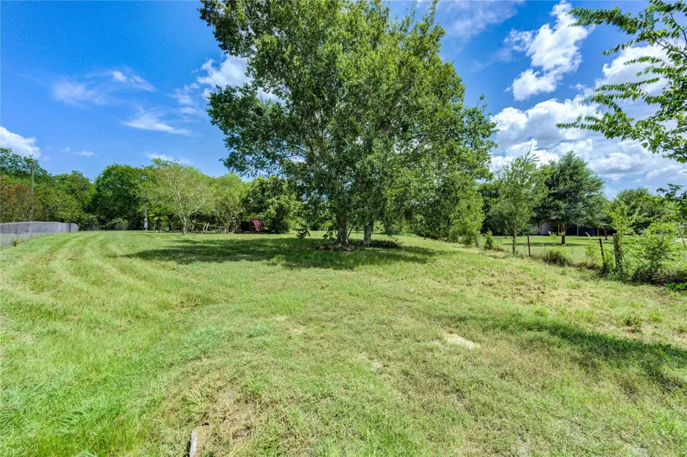 8037 Pesek Lane Needville, TX 77461