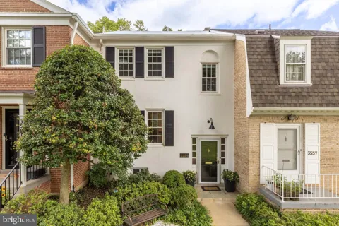 3559 HAMLET PLACE