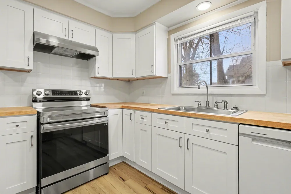 154 Carrier Street NE Grand Rapids, MI 49505