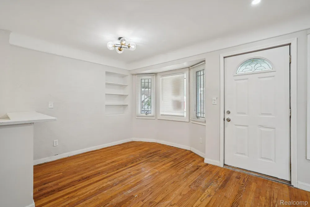 15237 Warwick Avenue Allen Park City, MI 48101