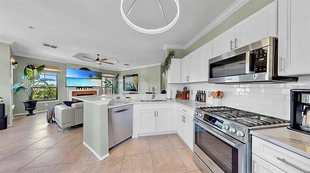 2773 VIA CIPRIANI #1330B Clearwater, FL 33764