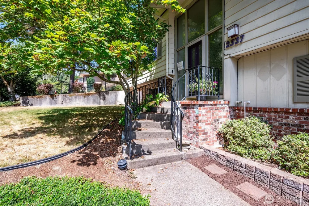 2337 W Hills Drive Longview, WA 98632