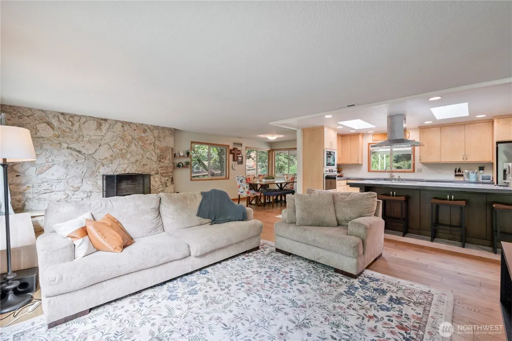 2337 W Hills Drive Longview, WA 98632