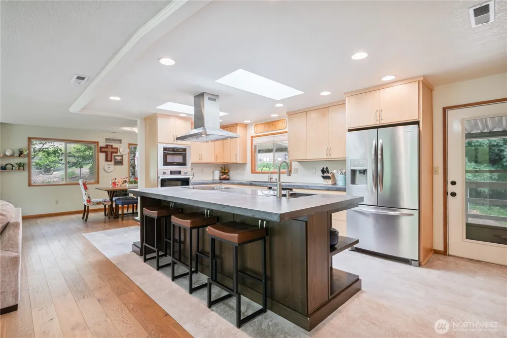2337 W Hills Drive Longview, WA 98632