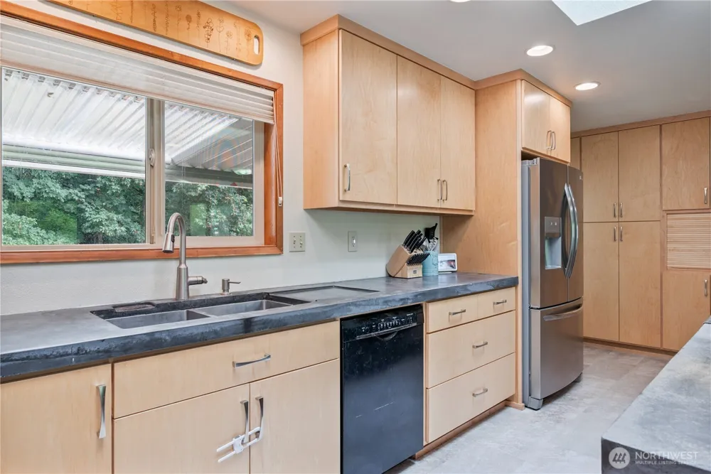 2337 W Hills Drive Longview, WA 98632