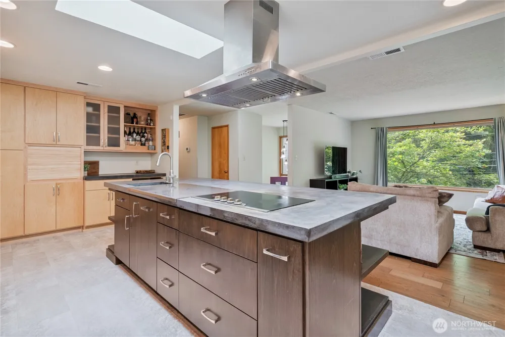 2337 W Hills Drive Longview, WA 98632