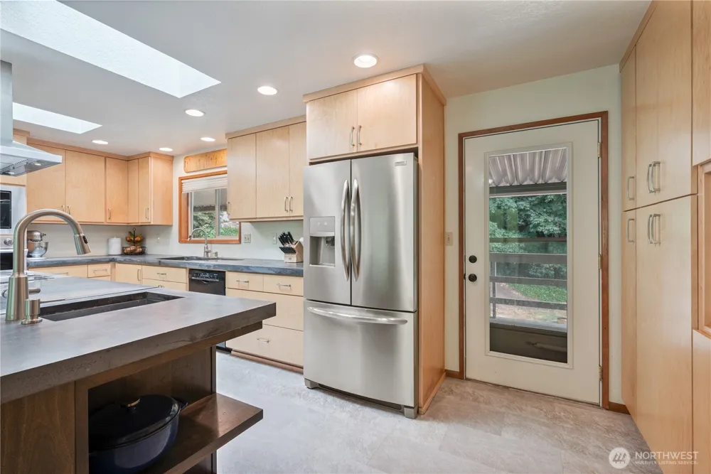 2337 W Hills Drive Longview, WA 98632