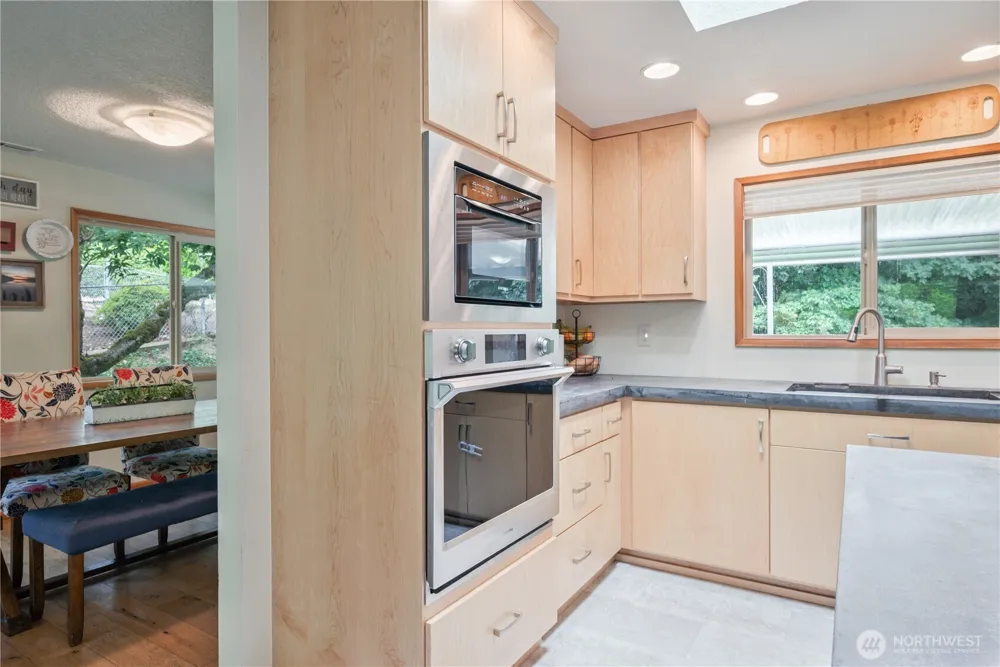 2337 W Hills Drive Longview, WA 98632