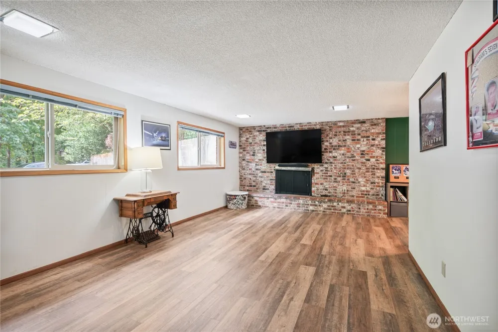 2337 W Hills Drive Longview, WA 98632