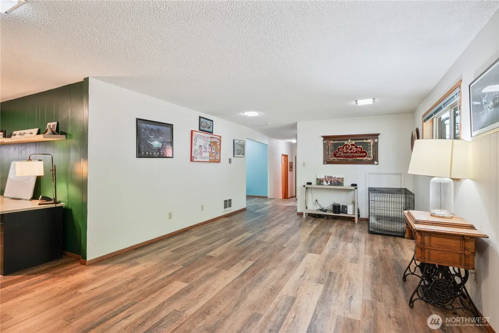 2337 W Hills Drive Longview, WA 98632