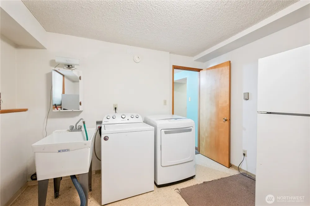 2337 W Hills Drive Longview, WA 98632