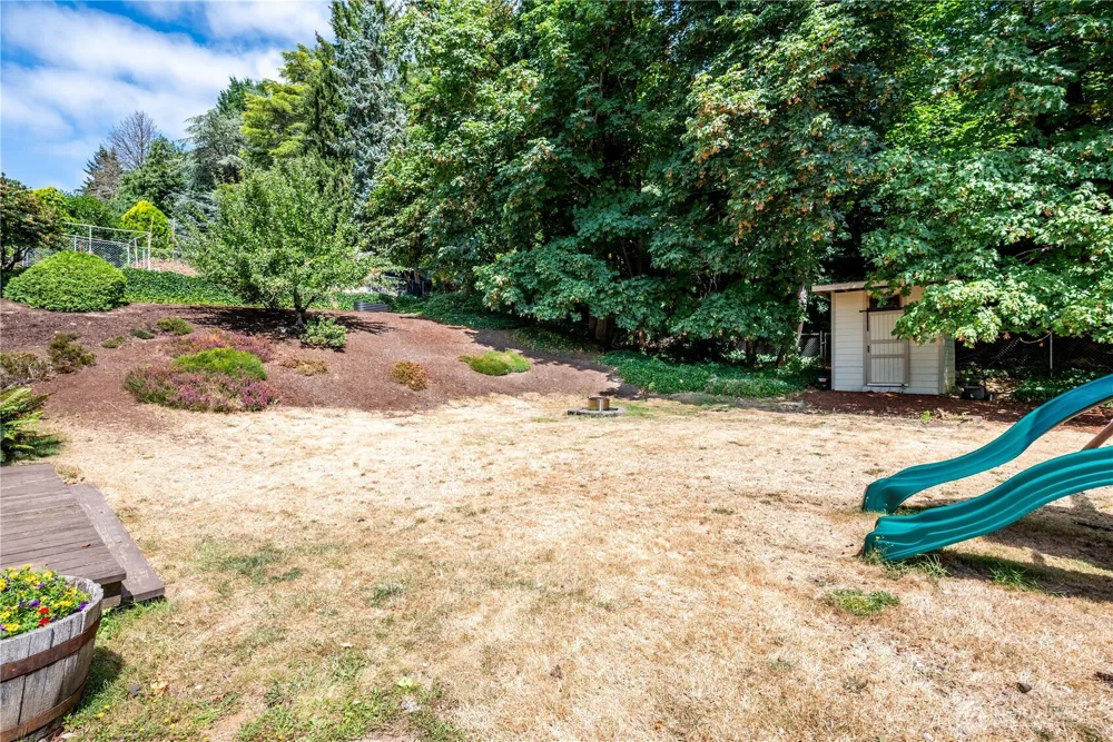 2337 W Hills Drive Longview, WA 98632
