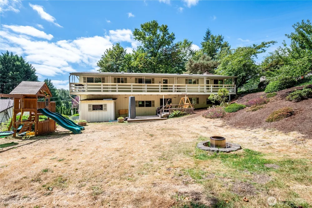 2337 W Hills Drive Longview, WA 98632