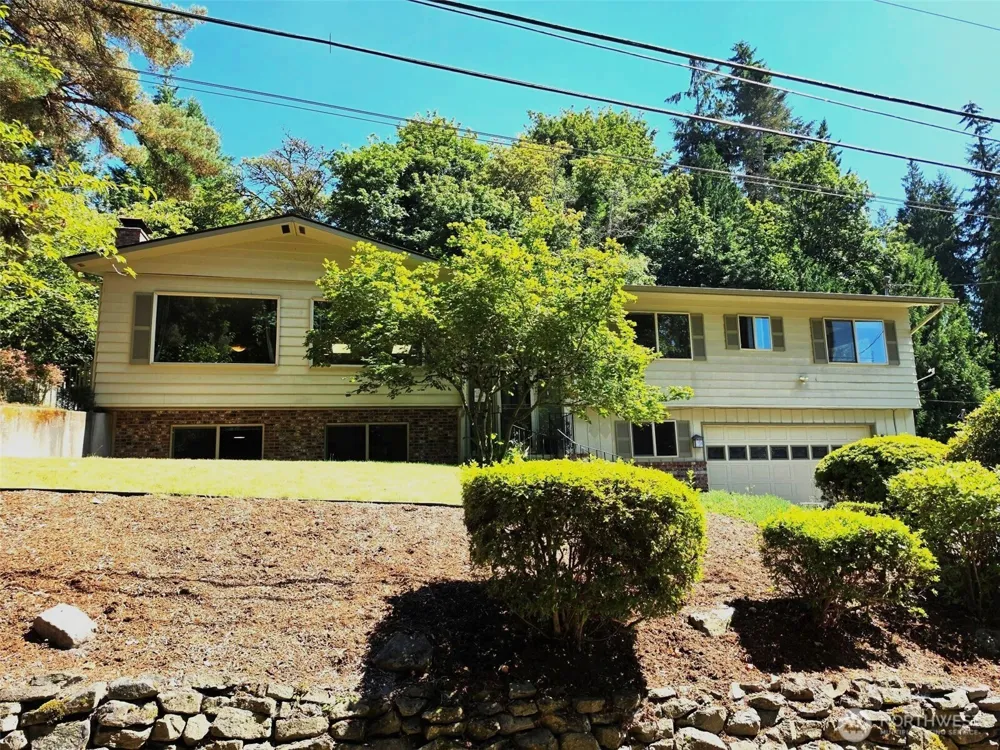 2337 W Hills Drive Longview, WA 98632