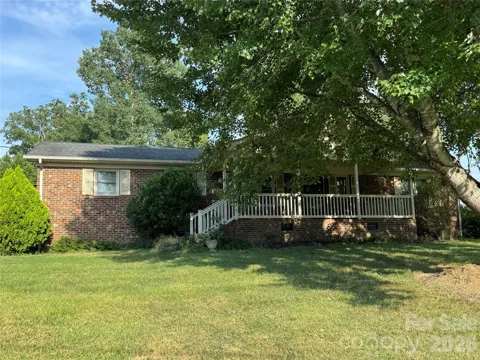 804 Lauras Lane