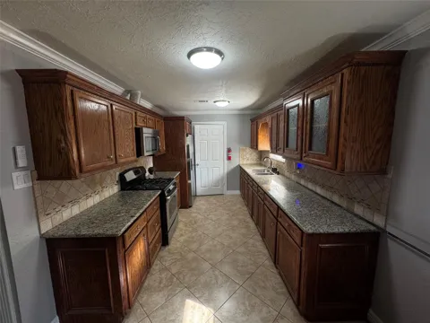 520 Westside Court