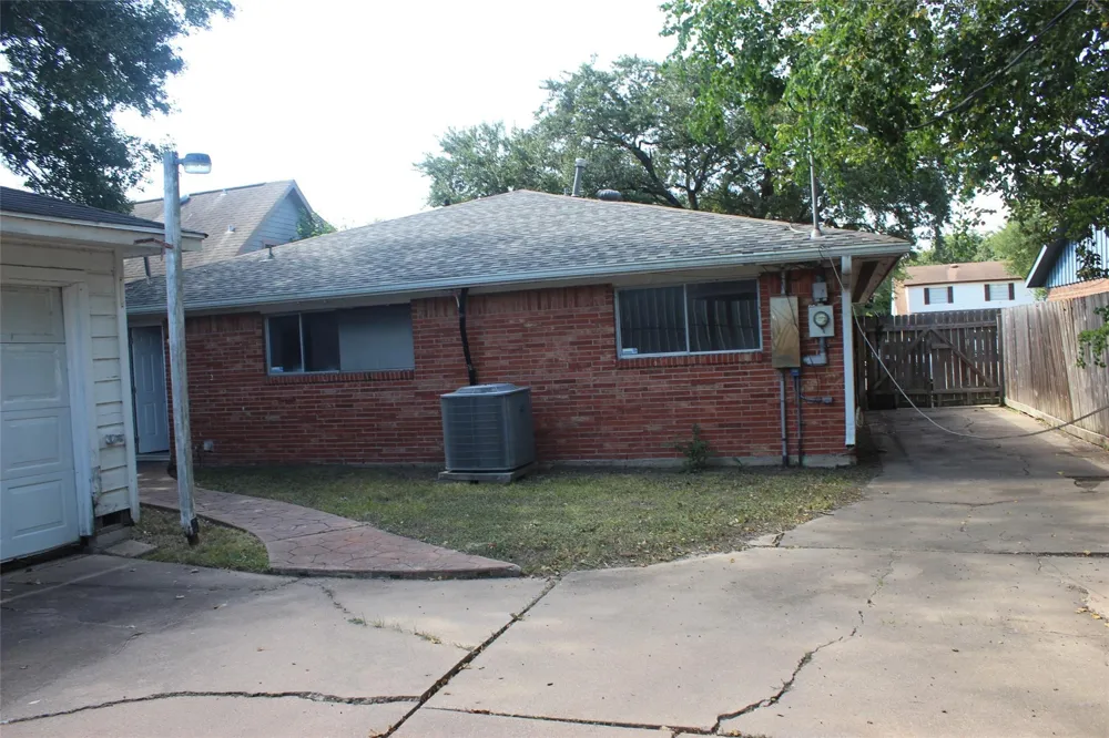 520 Westside Court Pasadena, TX 77502