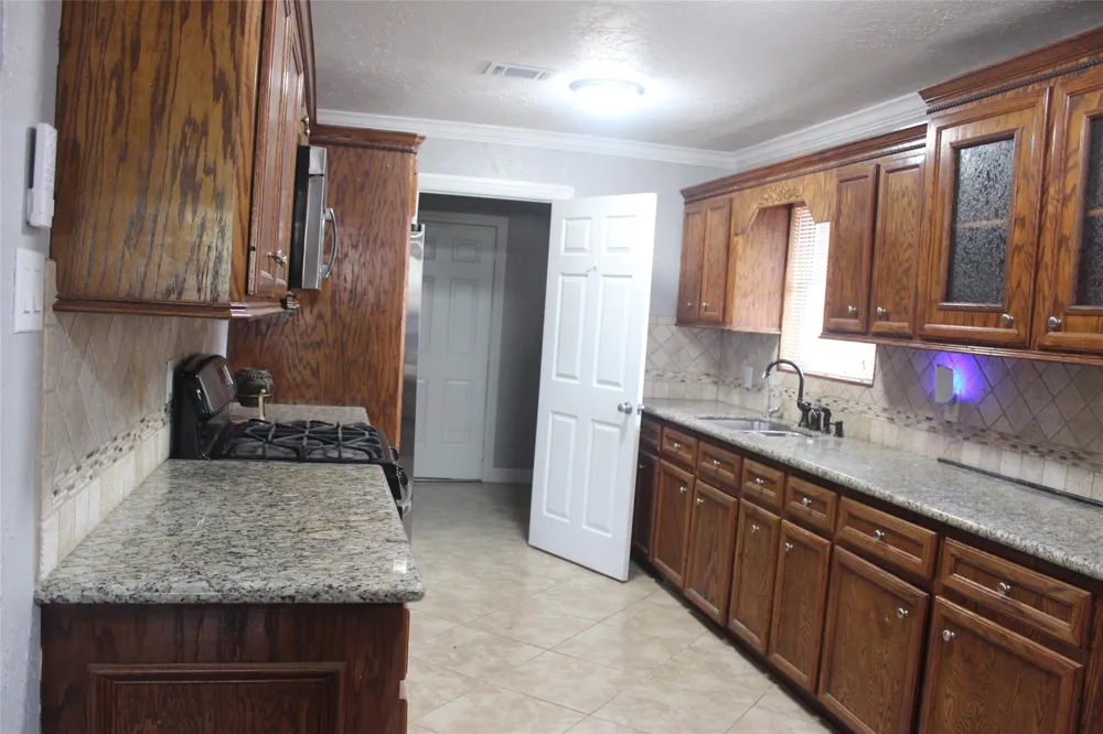 520 Westside Court Pasadena, TX 77502