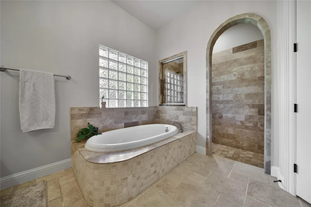 107 Berwick Lane Montgomery, TX 77316