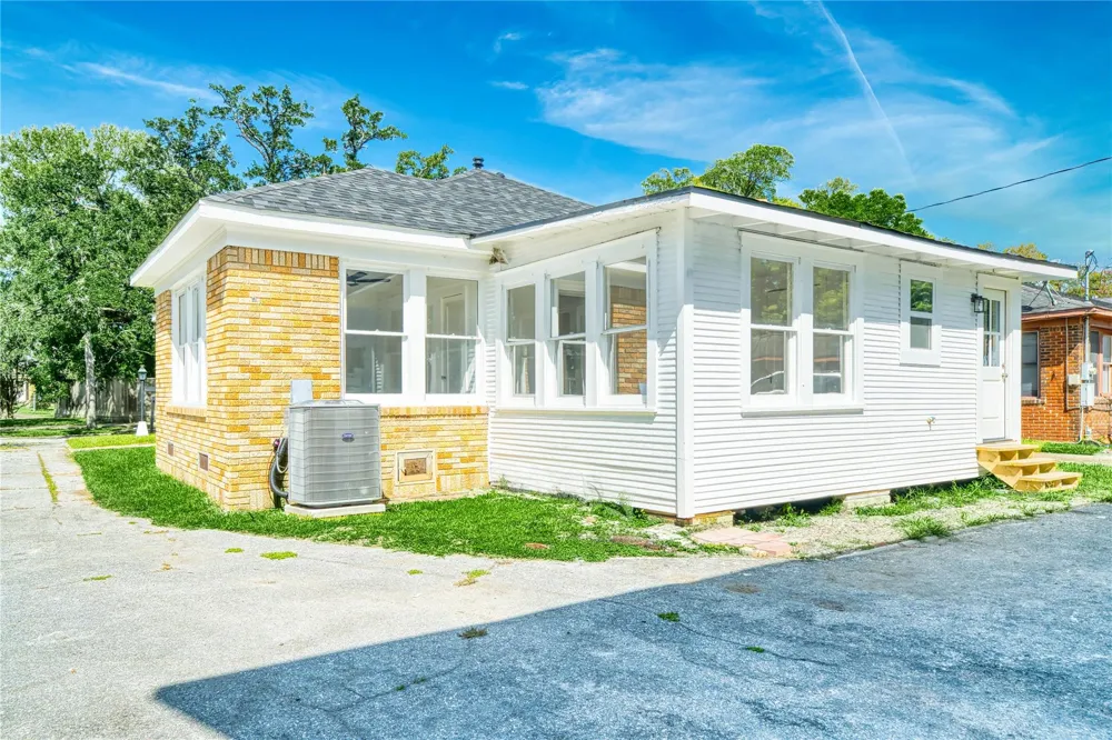 1569 Elliott Street Houston, TX 77023